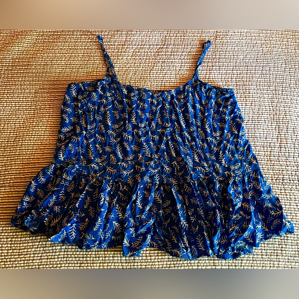 🦋 Old Navy Blue Patterned Camisole with Spaghetti Straps 🦋
